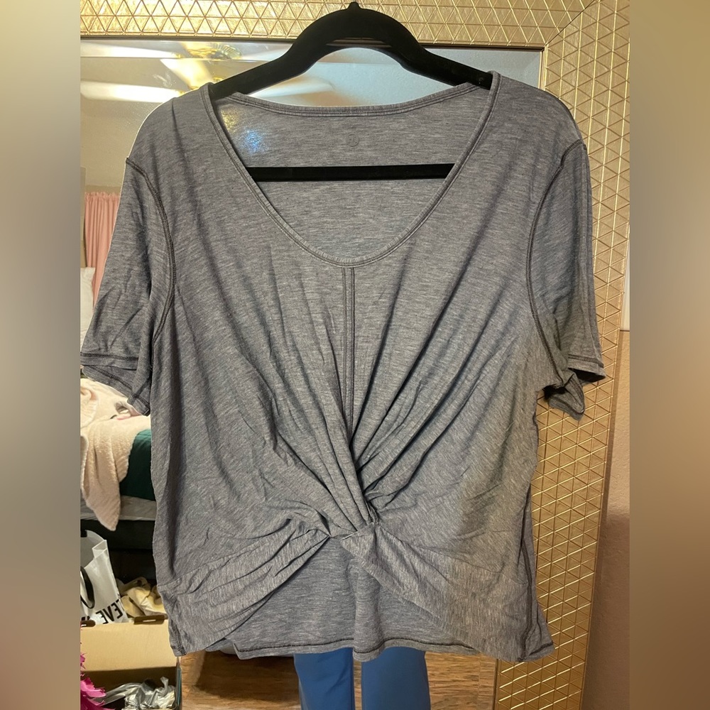 Lululemon twisted top